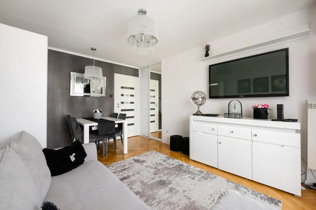 Wola Okopowa Luxury Apartment Warsaw